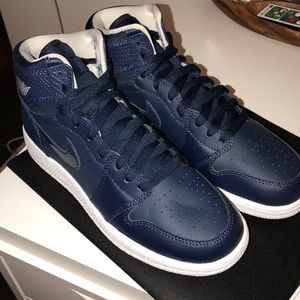 Nike Air Force 1’s Navy Blue/scale